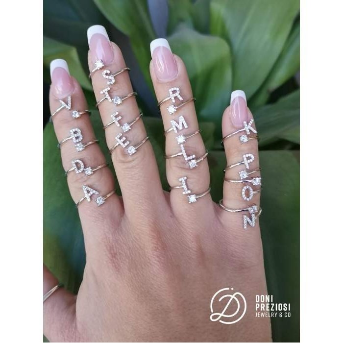 Anello argento placcata in oro 18 kt con iniziale e punto luce