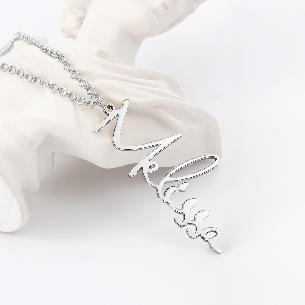 Collana con nome firma in corsivo verticale argento 925