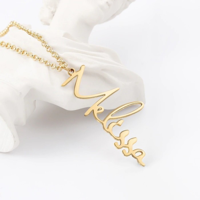 Collana con nome firma in corsivo verticale argento 925