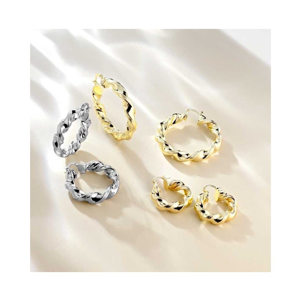 Orecchini a cerchio intrecciati