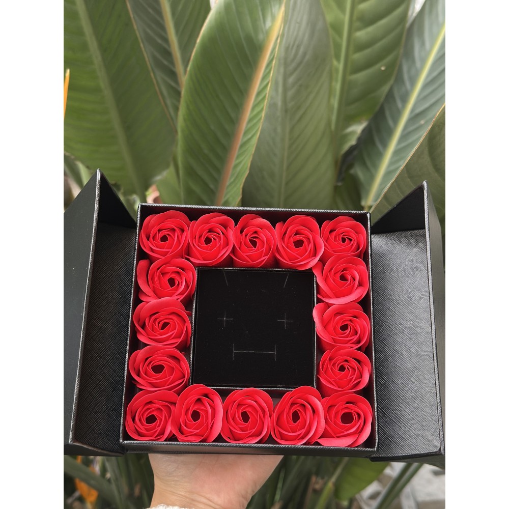 SCATOLA CON ROSE PORTAGIOIELLI
