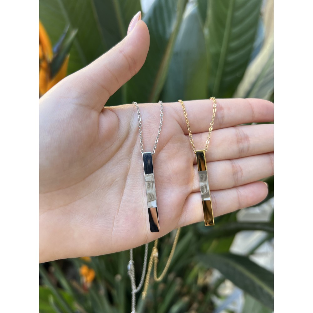 Collana in acciaio con ciondolo rettangolare incisione sguardo