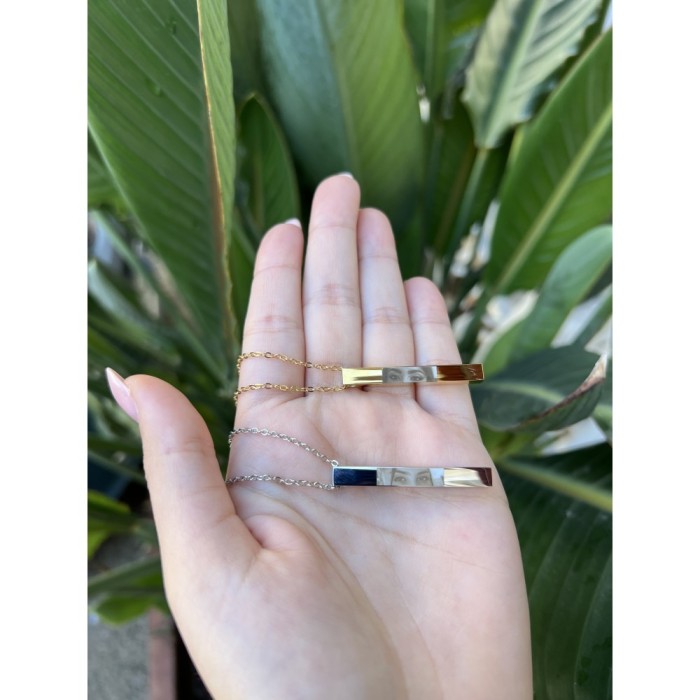 Collana in acciaio con ciondolo rettangolare incisione sguardo