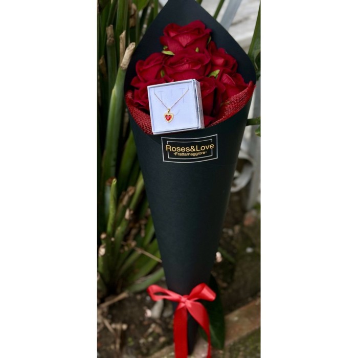 Fascio Rose rosse con collana