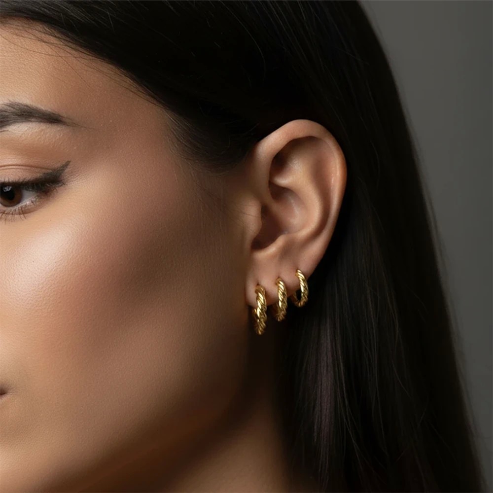 Set Orecchini cerchio intrecciati in oro