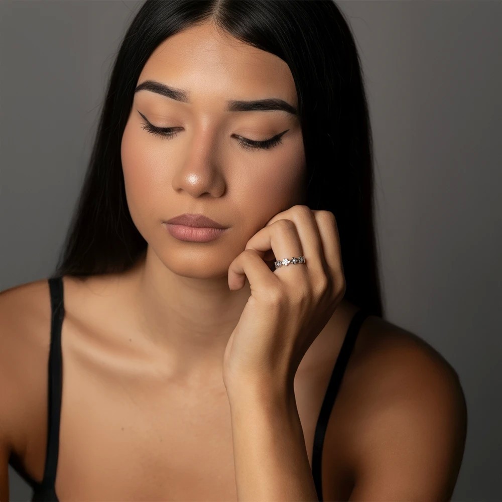 Anello Flora in Acciaio Oro o Argento con Fiori | Doni Preziosi Anello Flora in Acciaio Oro o Argento con Fiori | Doni Preziosi