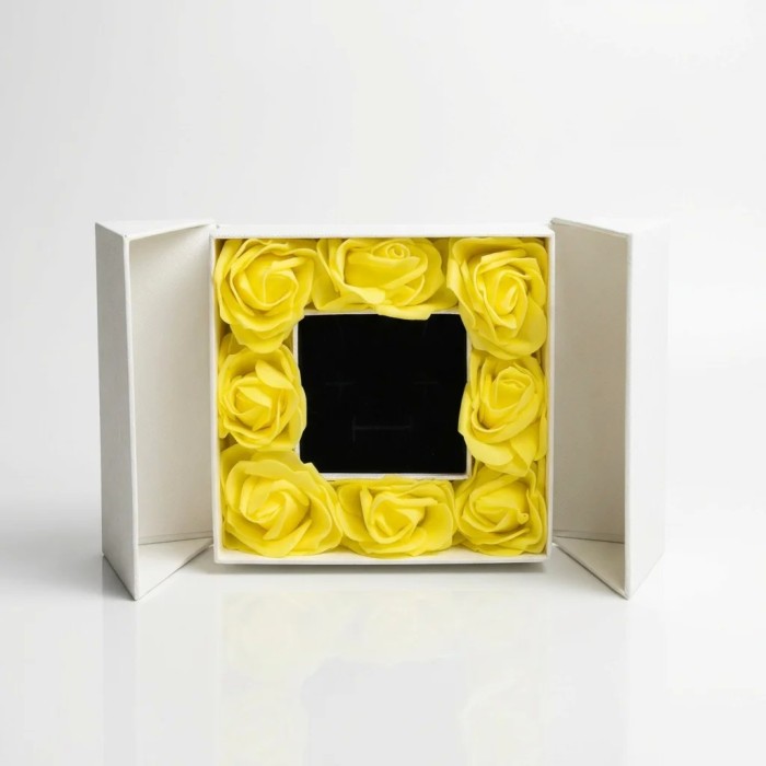 Box Festa della Donna – Confezione Regalo Mimosa e Rose