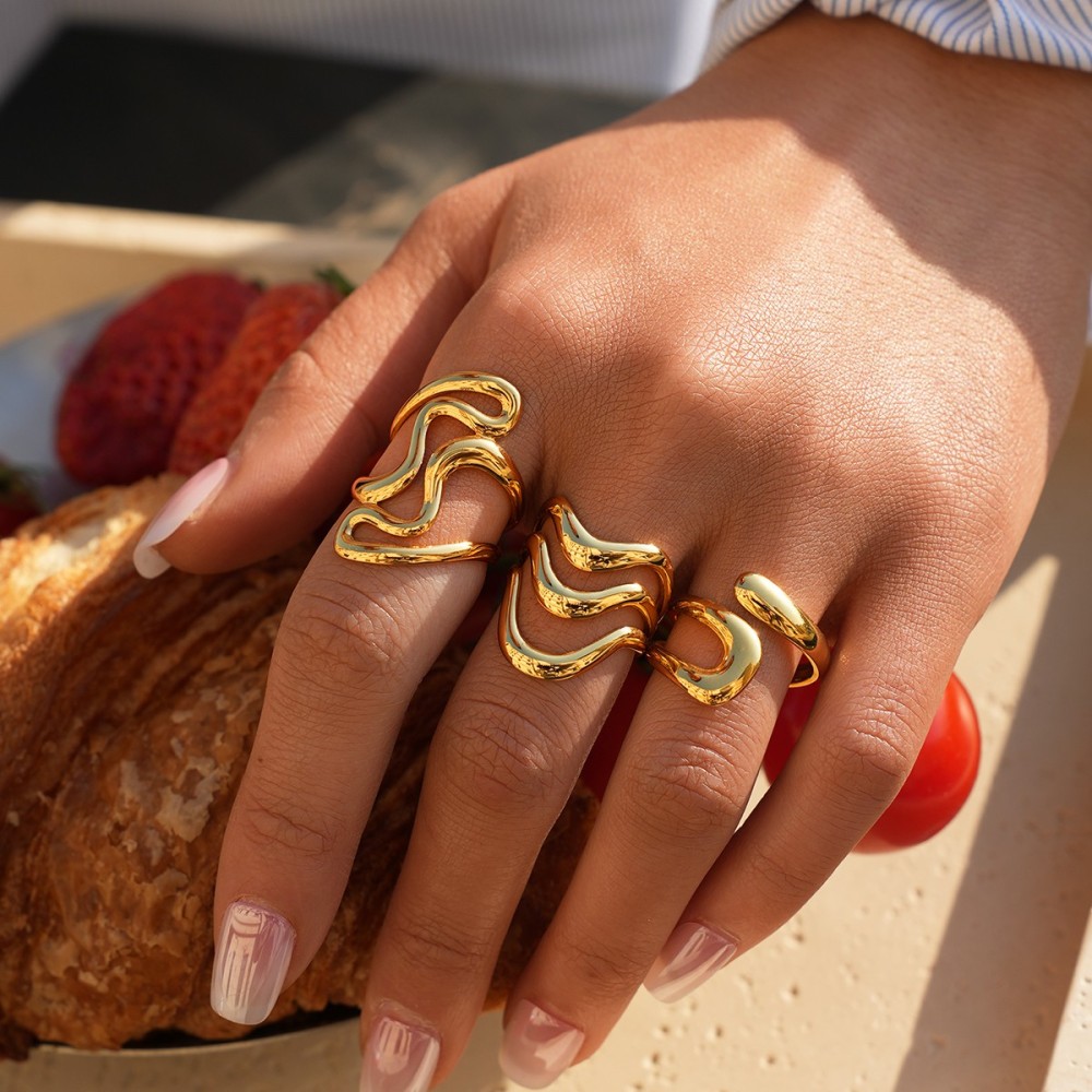 Set Anelli Sinuo Gold - Design Organico a Onda Regolabile