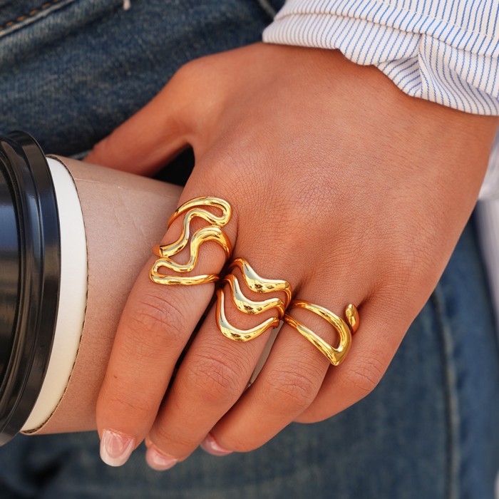 Set Anelli Sinuo Gold - Design Organico a Onda Regolabile