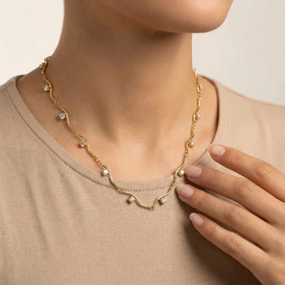 Collana Onde Dorate in Acciaio Inox con Cristalli