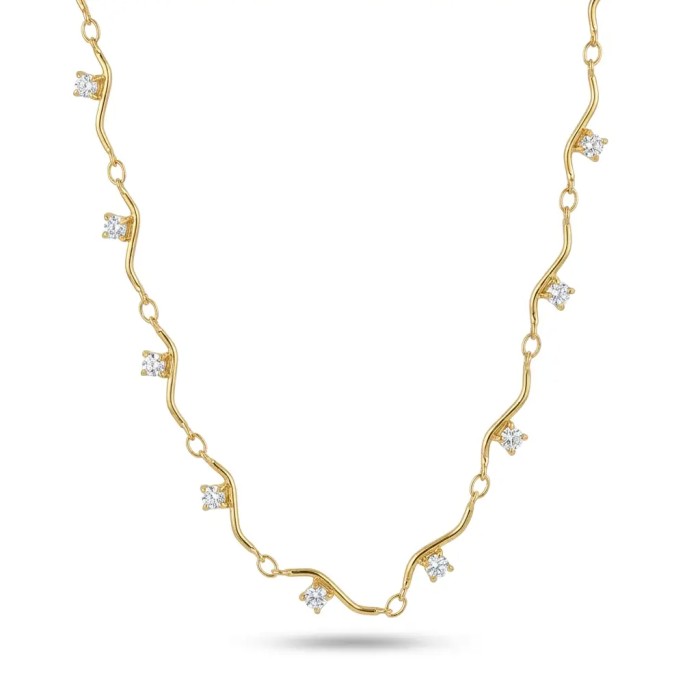 Collana Onde Dorate in Acciaio Inox con Cristalli