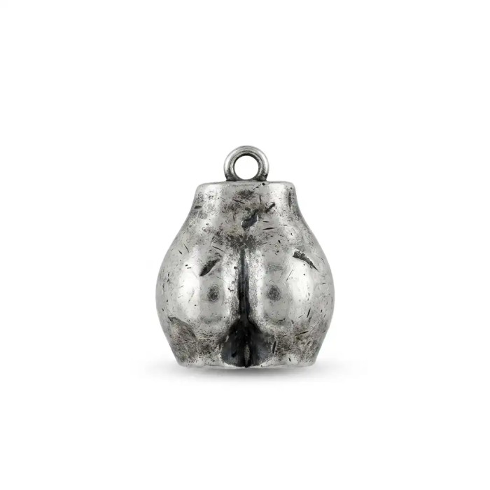 Ciondolo culo in Argento 925 dal design scultoreo – Doni Preziosi
