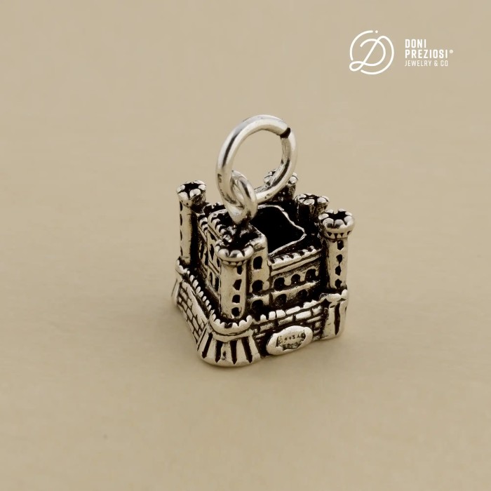 Ciondolo Maschio Angioino in Argento 800