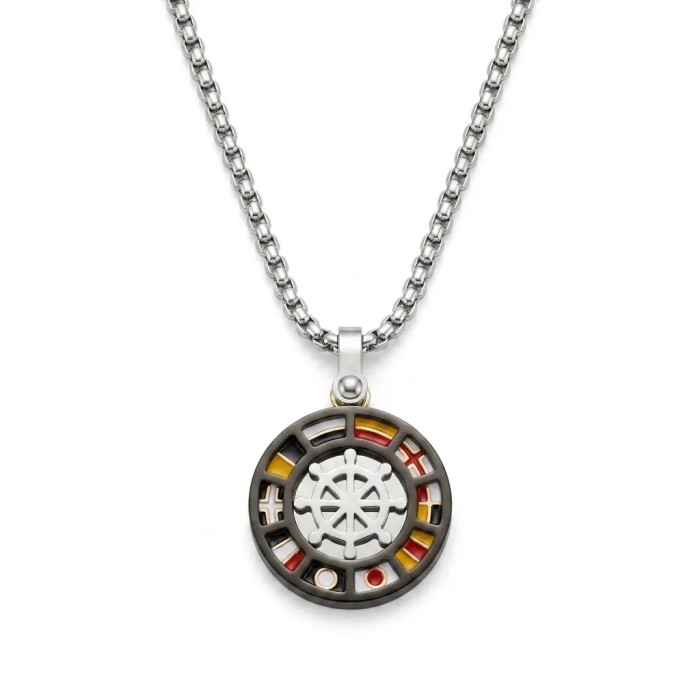 Collana uomo con timone e bandiere nautiche in acciaio – Doni Preziosi